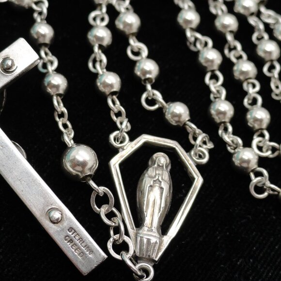 Sterling Silver V Center Medal 17.3 Grams 17" Rosary - Picture 4 of 10